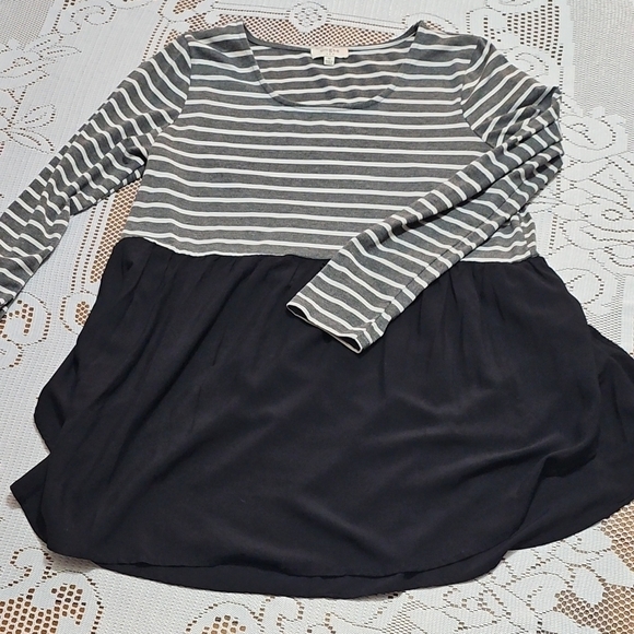 Umgee Black and White Boxy Long Sleeve Tunic - Picture 1 of 10